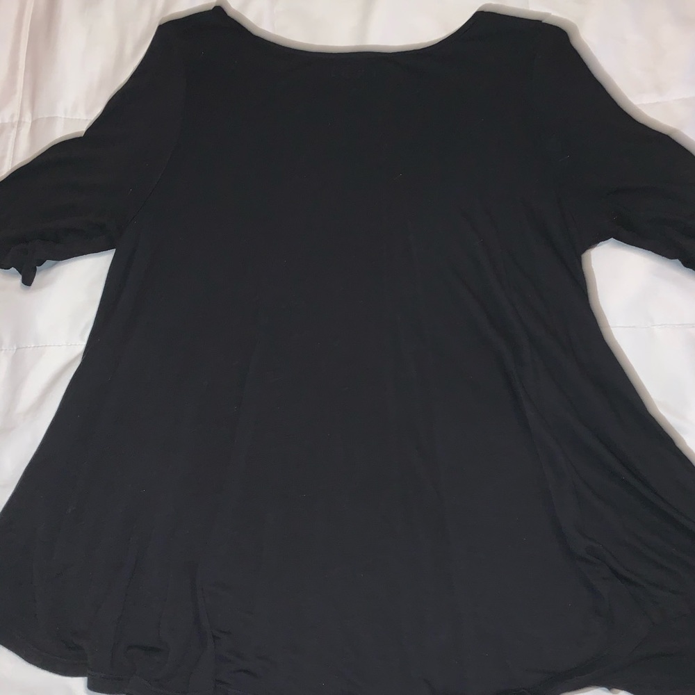 Loose black top